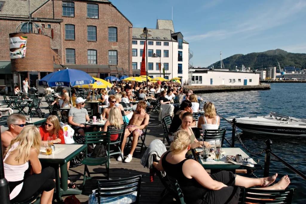 Heart Of - Quiet - Close To Everything Bergen