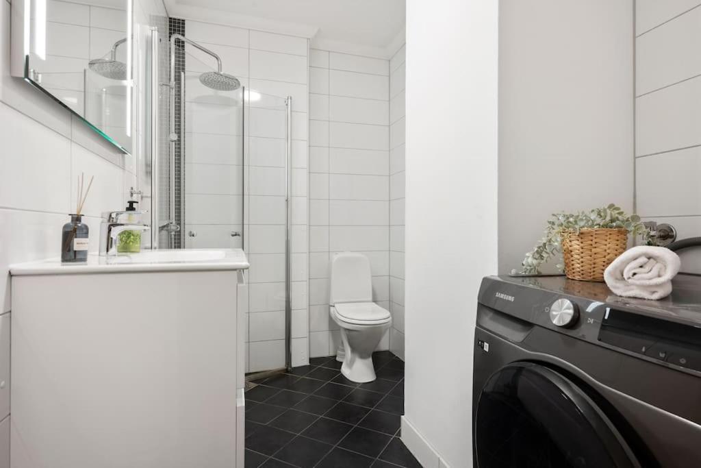 New! Modern Apt: W/ Private Entrence Căn hộ Bergen