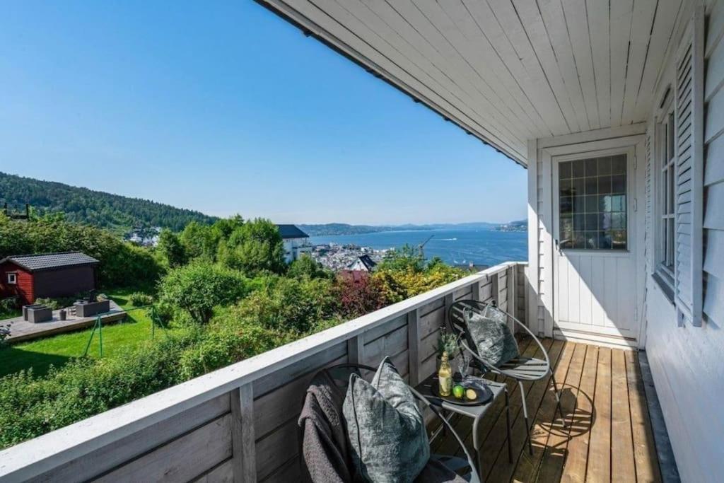 Spacious With View - 5br - Free Parking - Great Wi-fi Villa Bergen