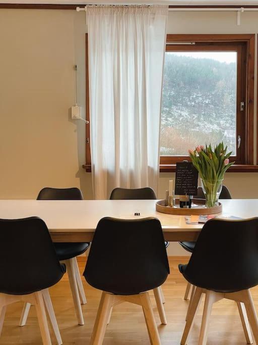 Spacious With View - 5br - Free Parking - Great Wi-fi Villa Bergen