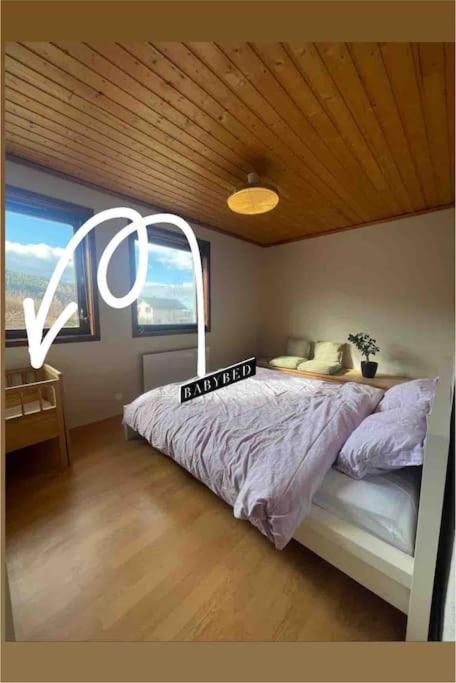 Spacious With View - 5br - Free Parking - Great Wi-fi