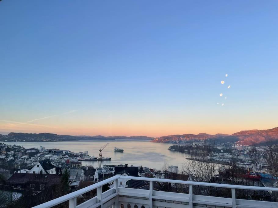 Spacious With View - 5br - Free Parking - Great Wi-fi Villa *