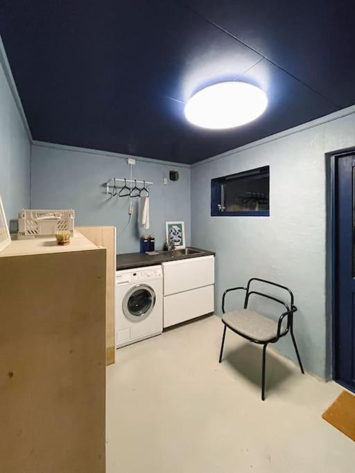Spacious With View - 5br - Free Parking - Great Wi-fi