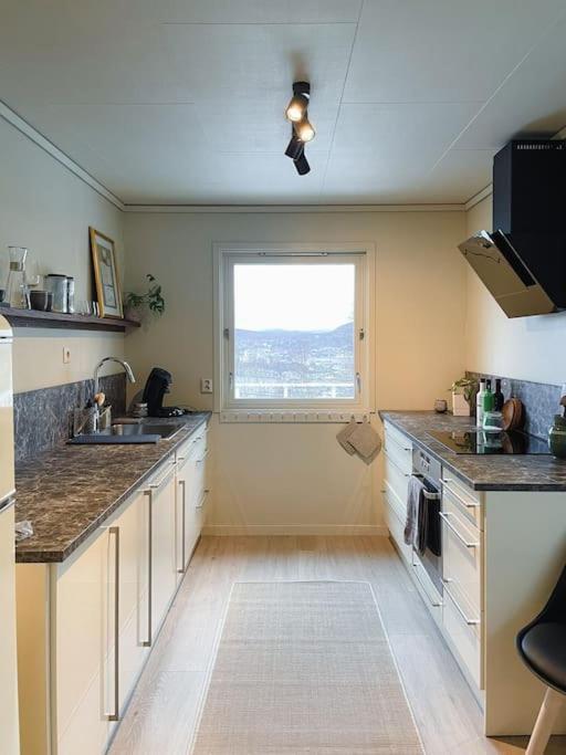 Villa Spacious With View - 5br - Free Parking - Great Wi-fi *