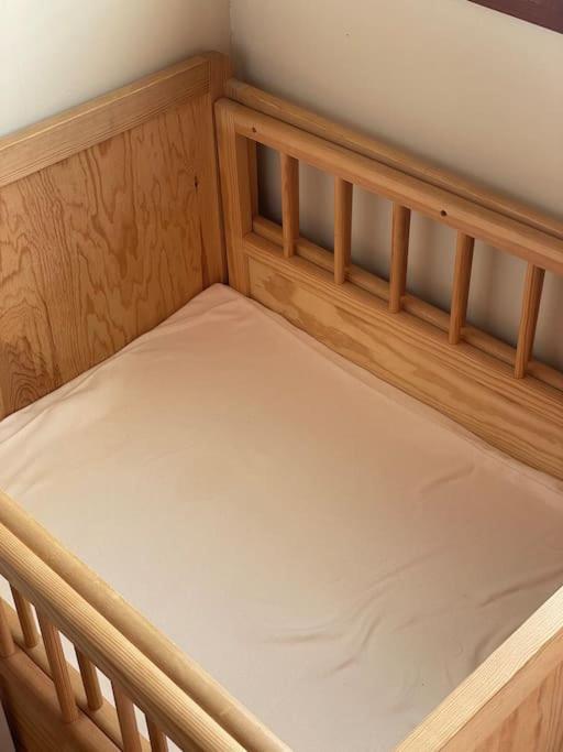 Spacious With View - 5br - Free Parking - Great Wi-fi