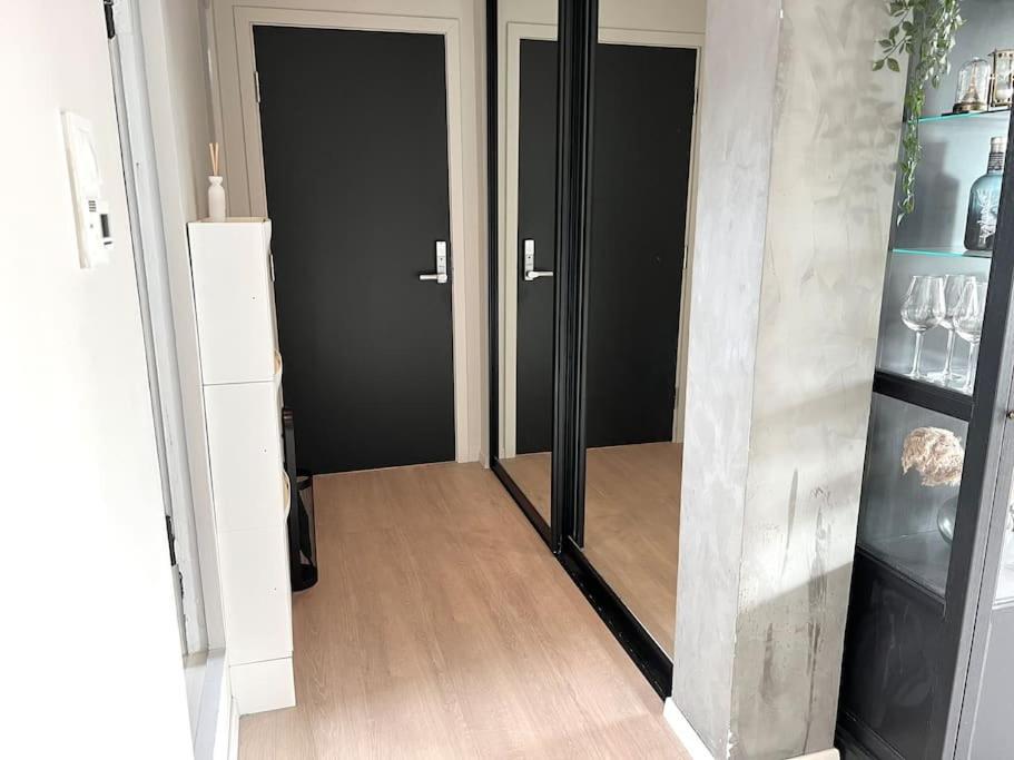 Newly Upgraded Apt: Two Balconies, Sun-drenched! Bergen