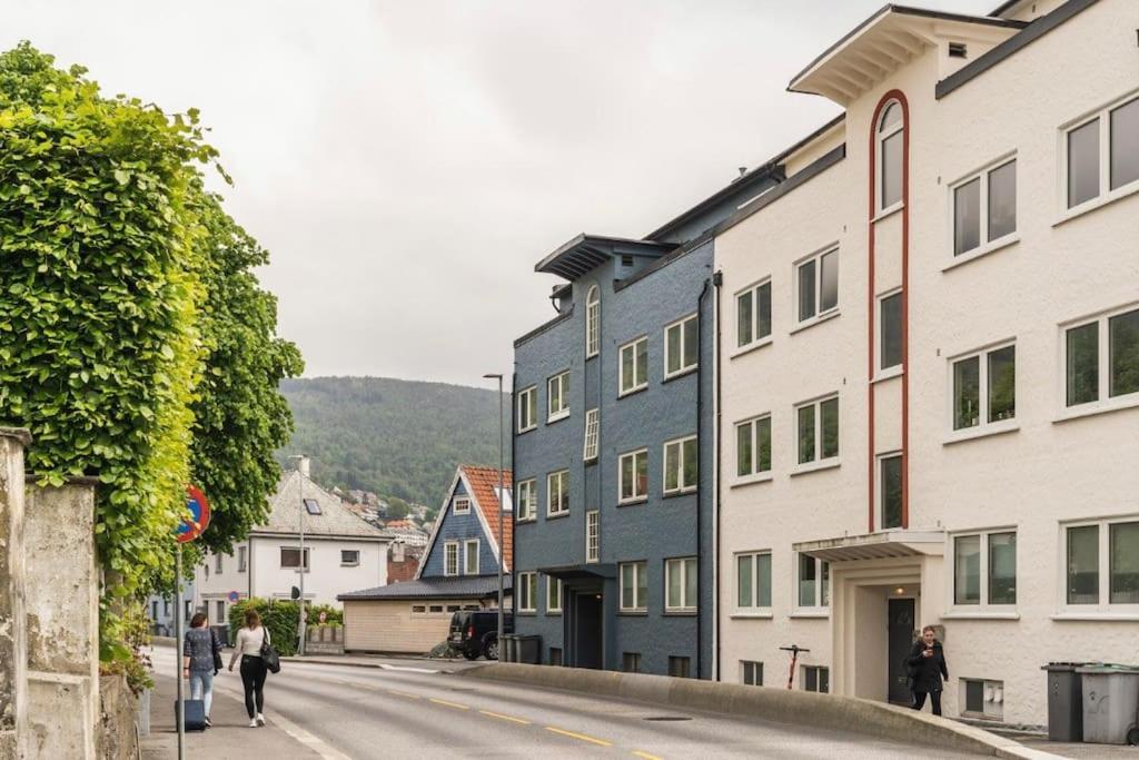 Newly Upgraded Apt: Two Balconies, Sun-drenched! Apartment Bergen