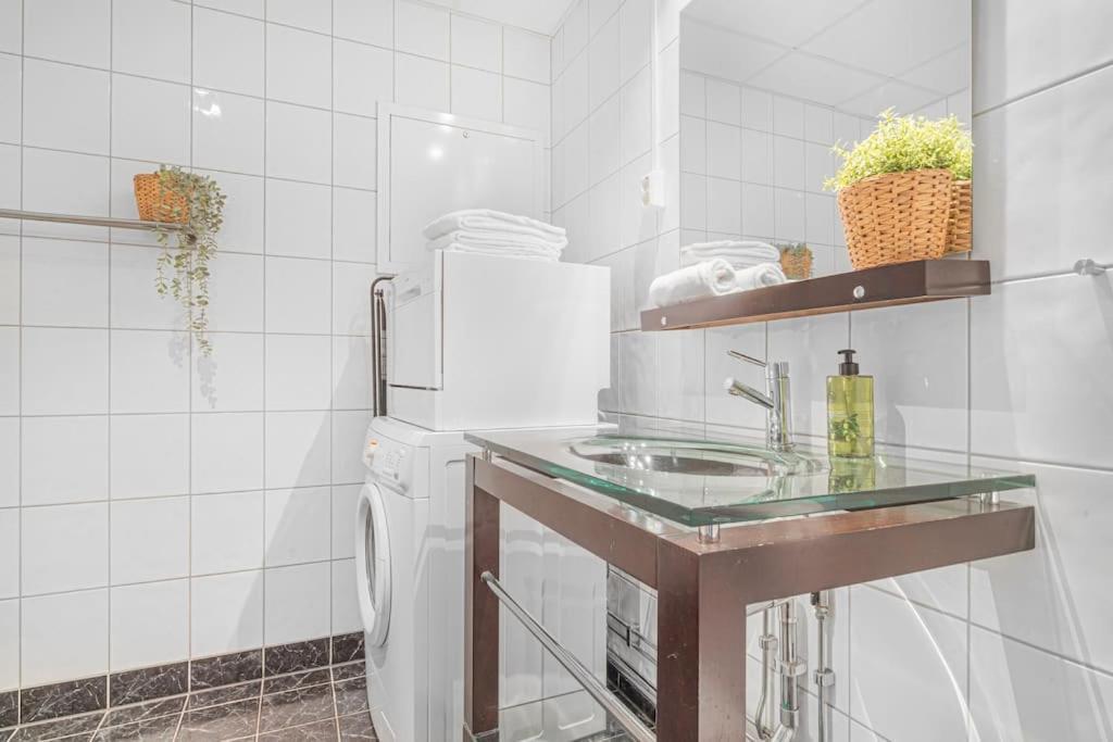 Ocean-view Haven: Take A Swim From Your Window! * Bergen