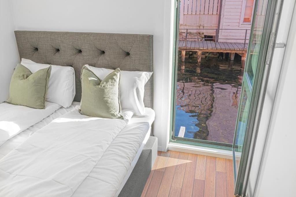 Ocean-view Haven: Take A Swim From Your Window! * Bergen