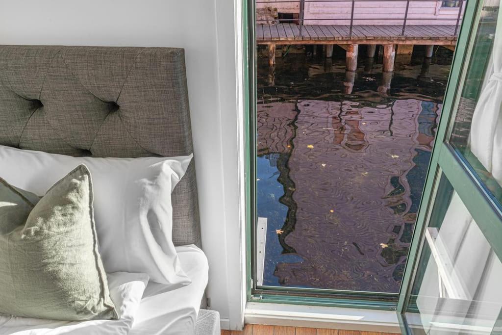 Apartment Seaside Apt. Catch Crabs From Your Bedroom Window!