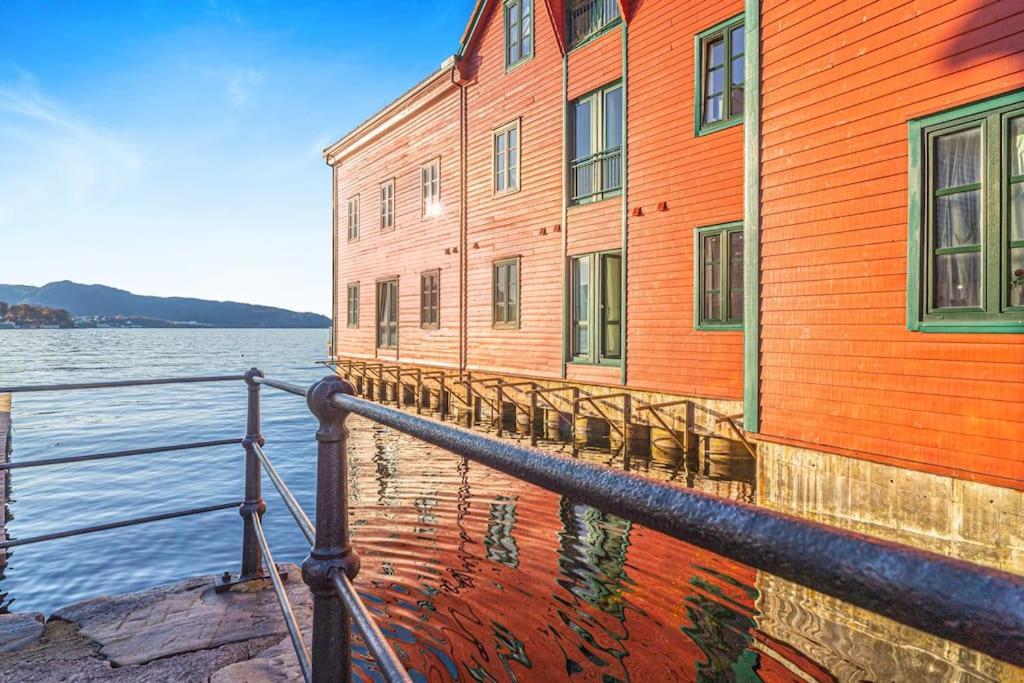 Seaside Apt. Catch Crabs From Your Bedroom Window! Apartment