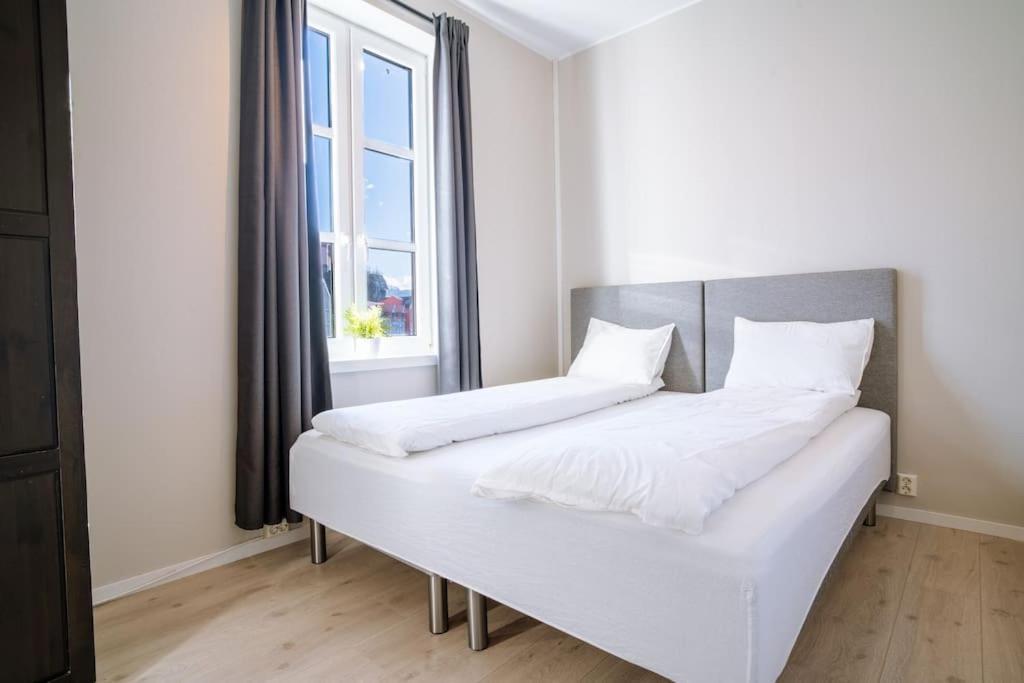 Apartment Seafront Apt. With Elevator And French Balcony