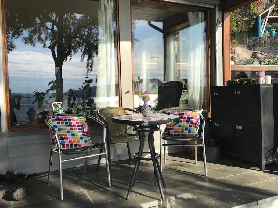 Sentrumsnaer Enebolig Med Stor Hage, 100 M Fra Badestrand Villa