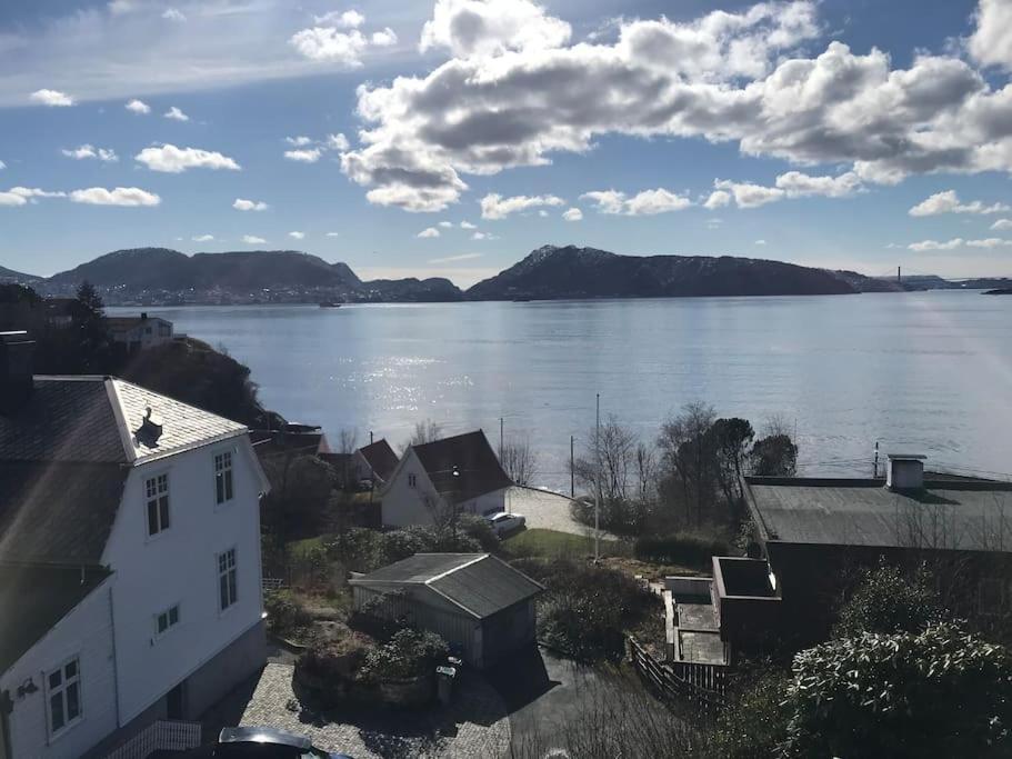 Sentrumsnaer Enebolig Med Stor Hage, 100 M Fra Badestrand Villa *