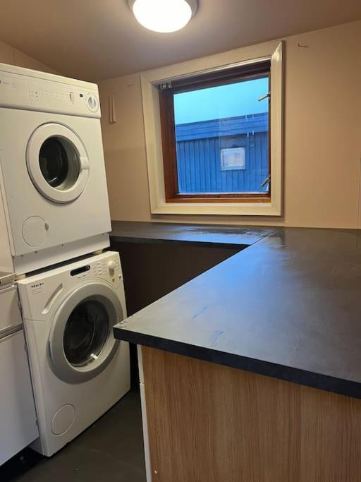 Sentrumsnaer Enebolig Med Stor Hage, 100 M Fra Badestrand * Bergen