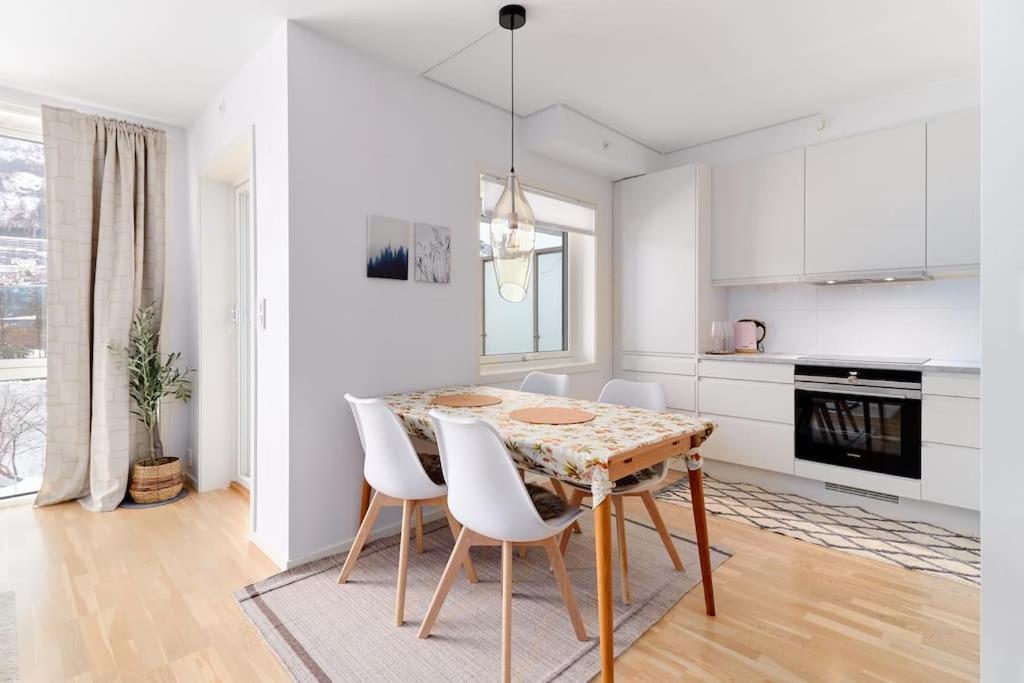 Bergen's Finest: Sleek Oasis With Two Bedroom * Bergen