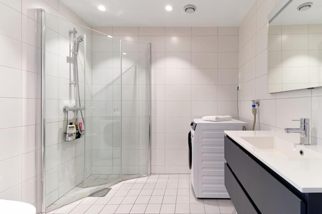 Bergen's Finest: Sleek Oasis With Two Bedroom * Bergen