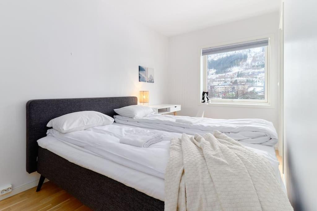 Căn hộ Bergen's Finest: Sleek Oasis With Two Bedroom *