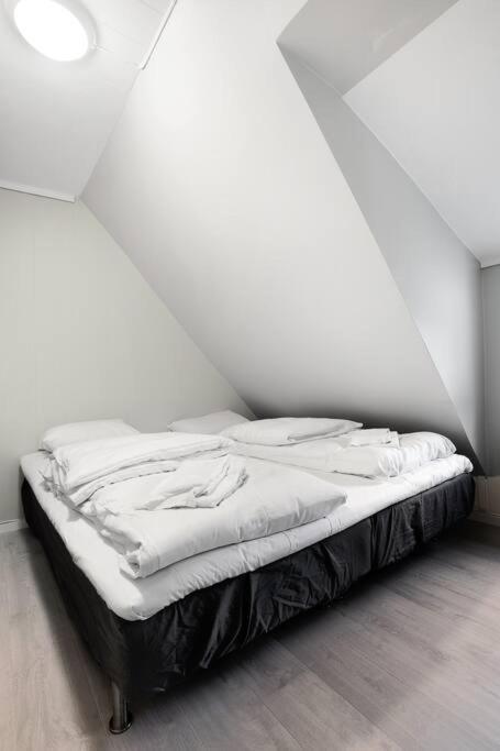 Large Apt Very Central 4-5br Lägenhet