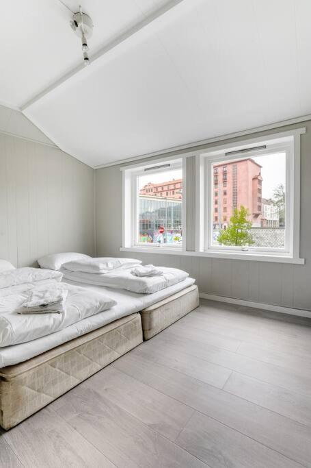 Large Apt Very Central 4-5br Apartment