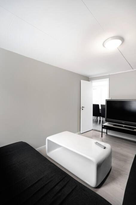 Large Apt Very Central 4-5br
