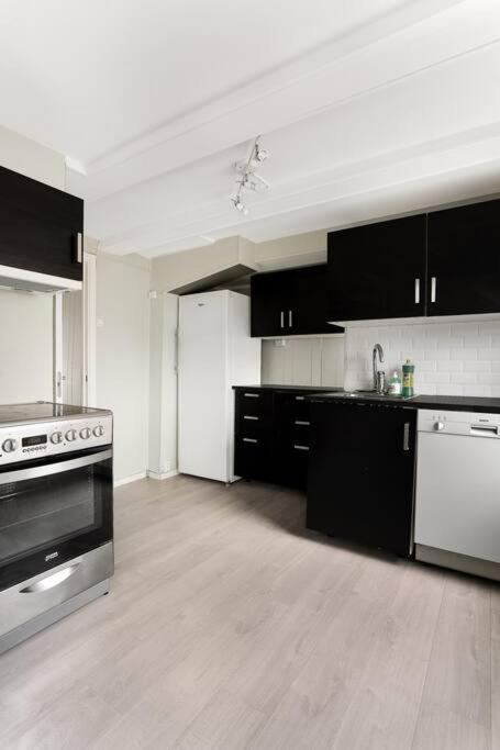 Large Apt Very Central 4-5br * Bergen