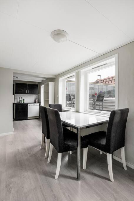 Large Apt Very Central 4-5br Apartment