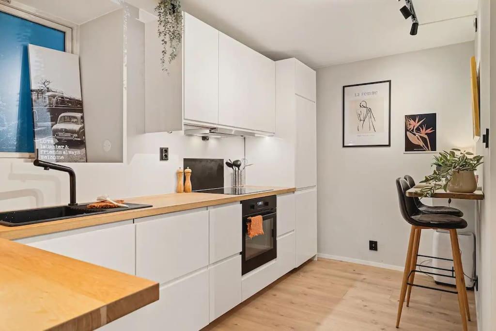 New! Modern And Comfy City Apt! *