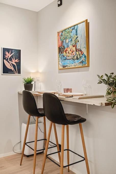 Căn hộ New! Modern And Comfy City Apt!