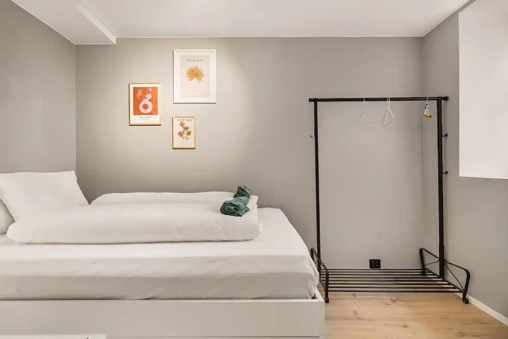 New! Modern And Comfy City Apt! *