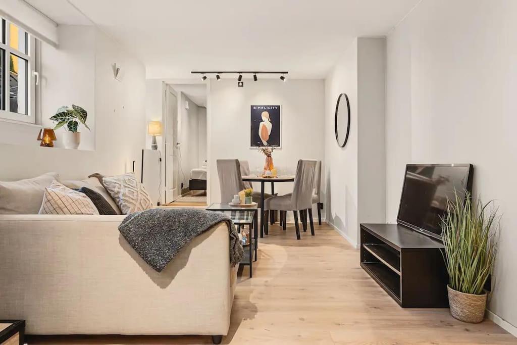 Apartment New! Modern And Comfy City Apt! Bergen