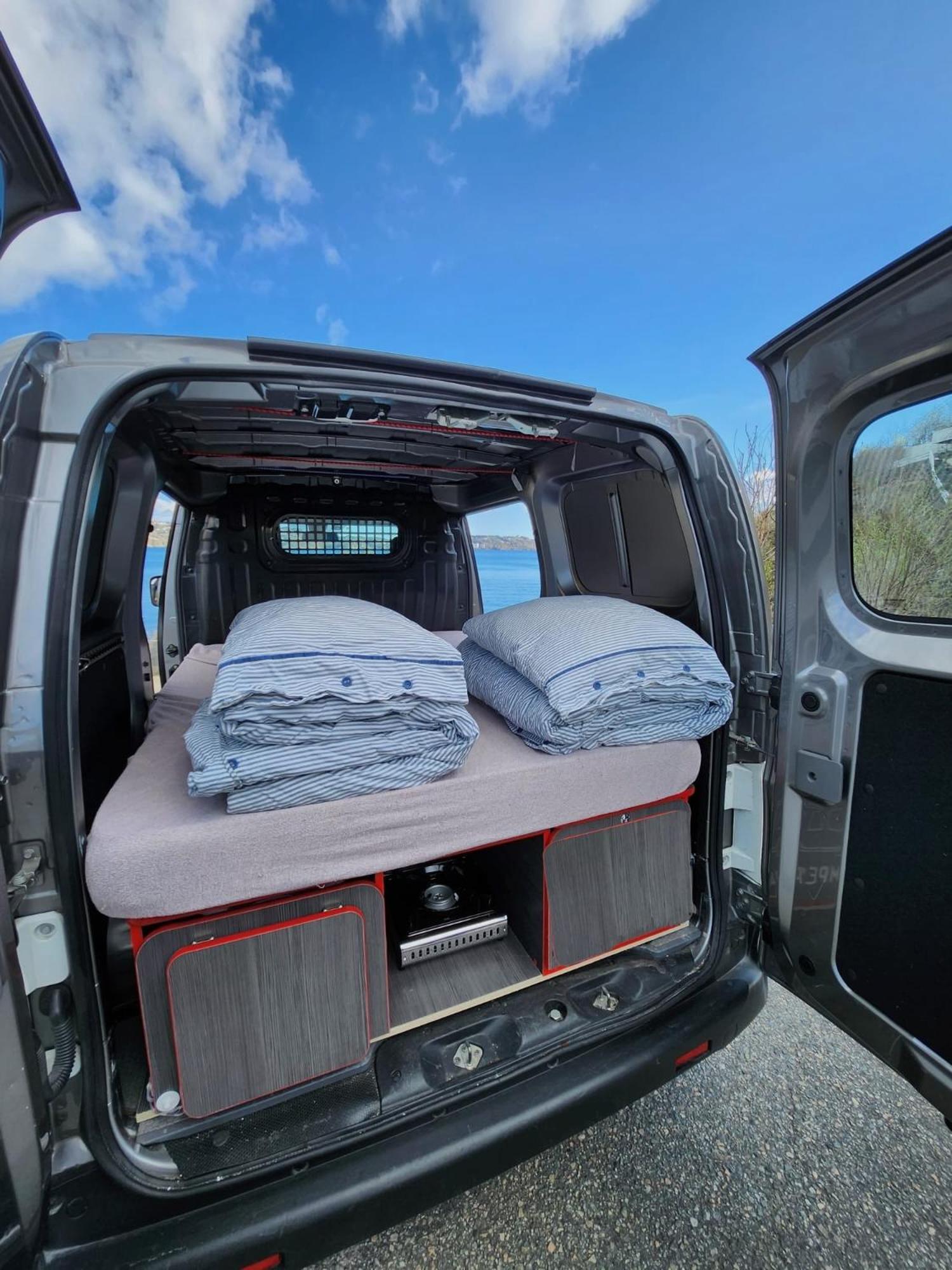 Electric London Black Minicamper Luxury tent *