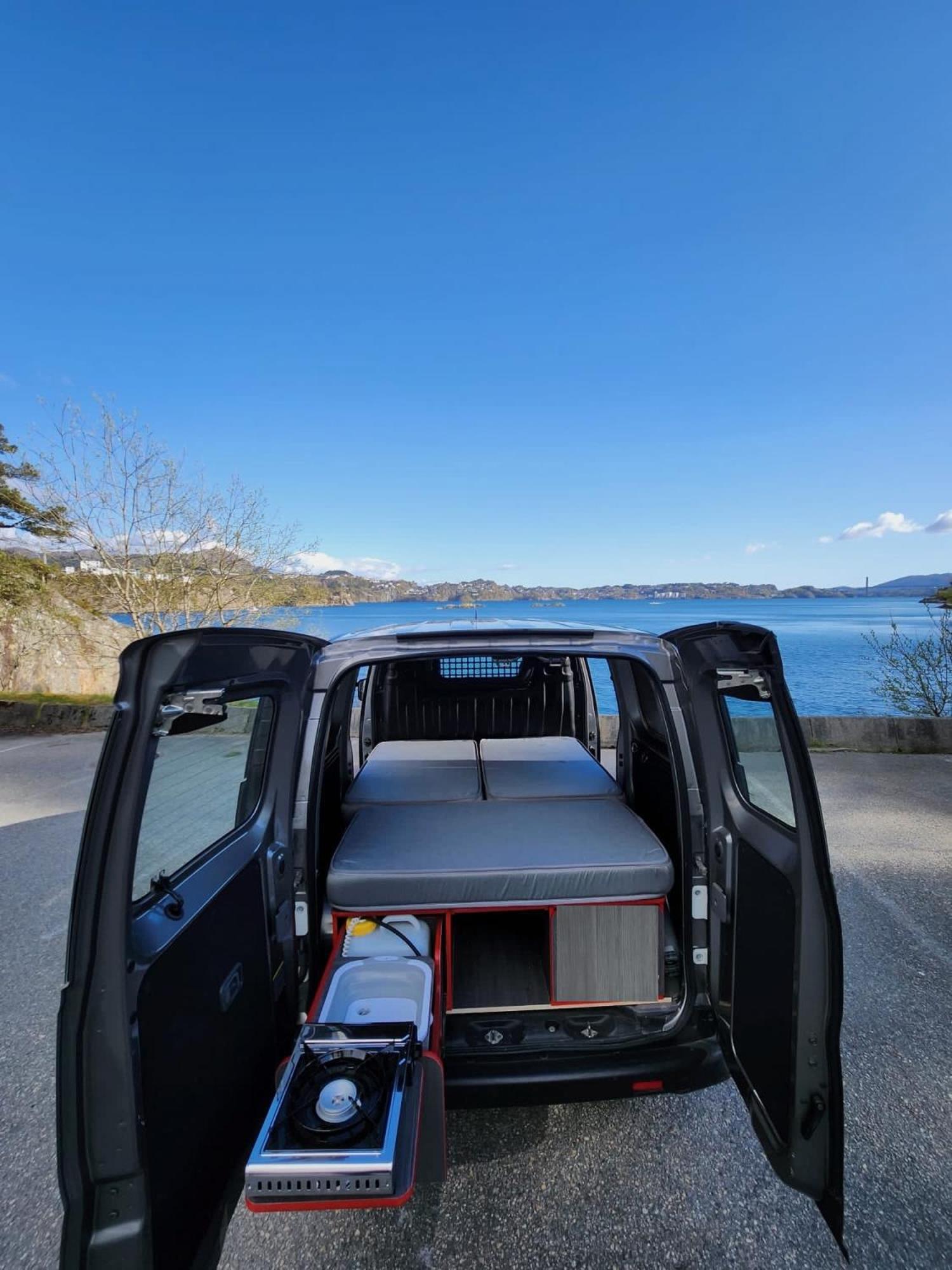 Electric London Black Minicamper Luxury tent Bergen