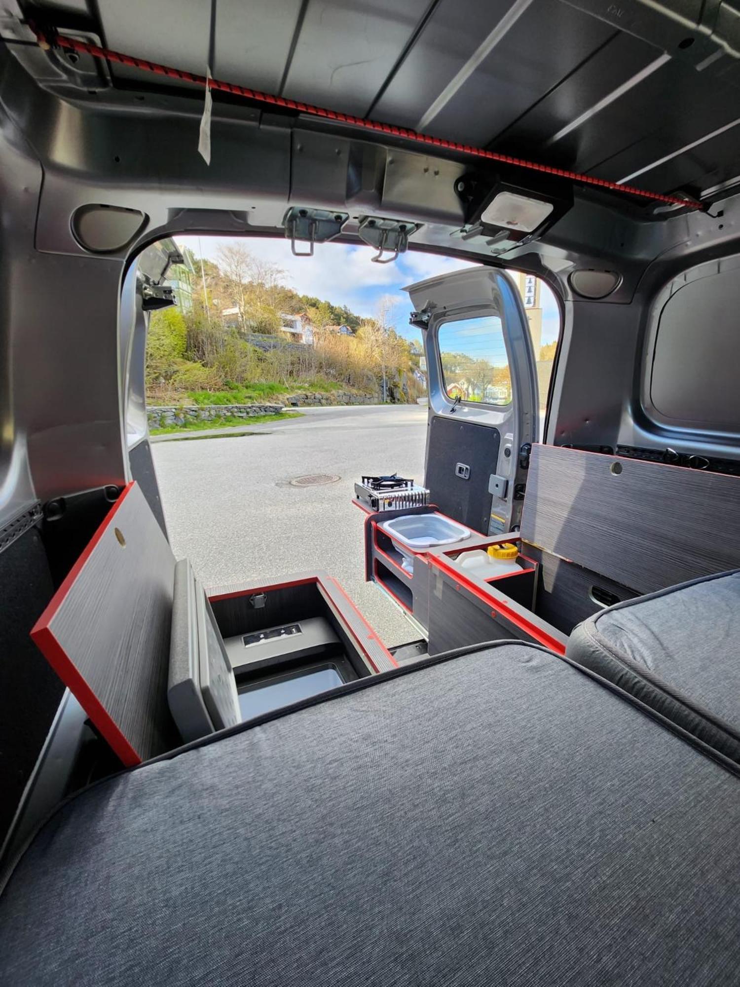 Electric London Black Minicamper Luxury tent *