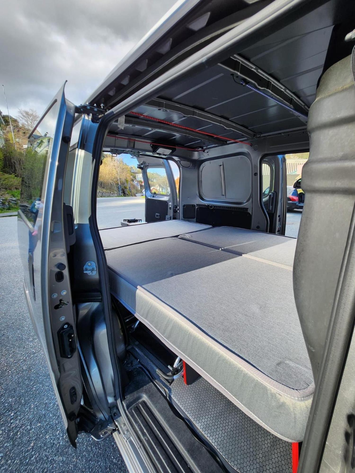 Electric London Black Minicamper