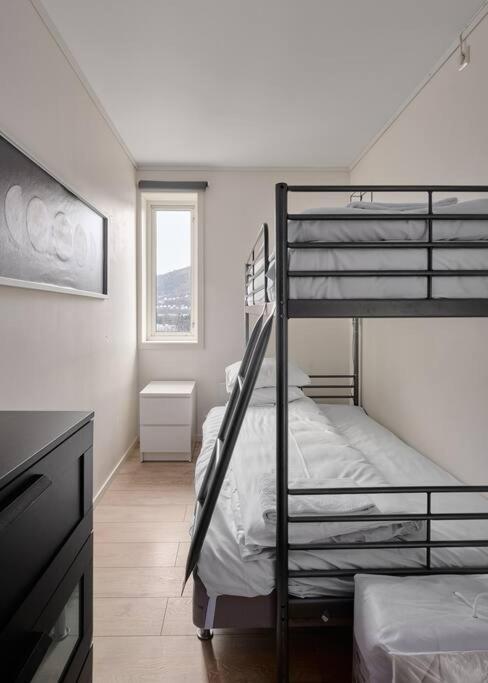 Appartement Sentrumsnaer Og Romslig 4-roms Leilighet
