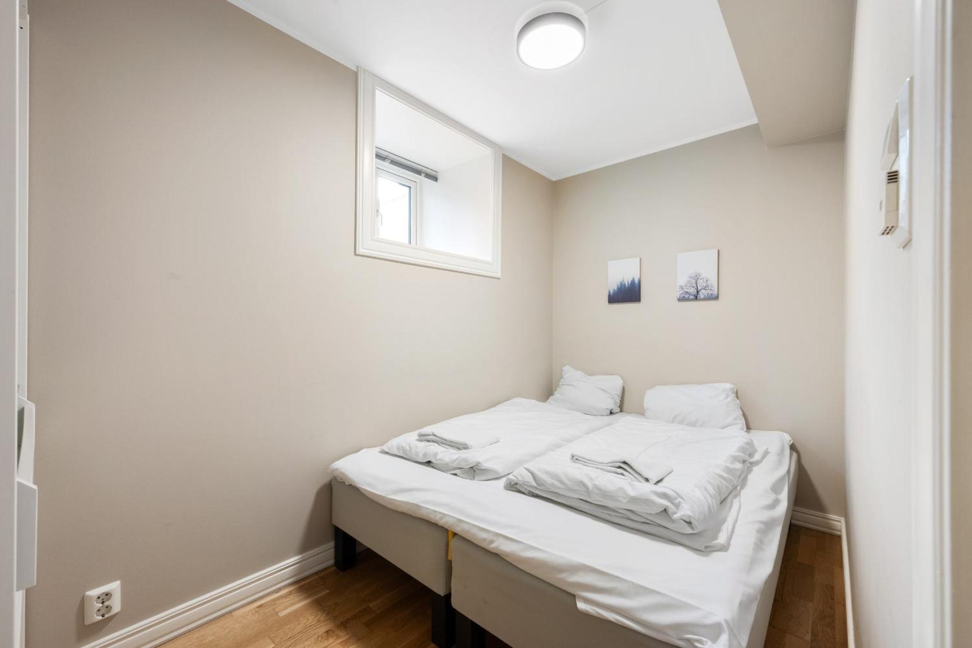 New! Modern City Apt: Central W/ Private Entrence * Bergen