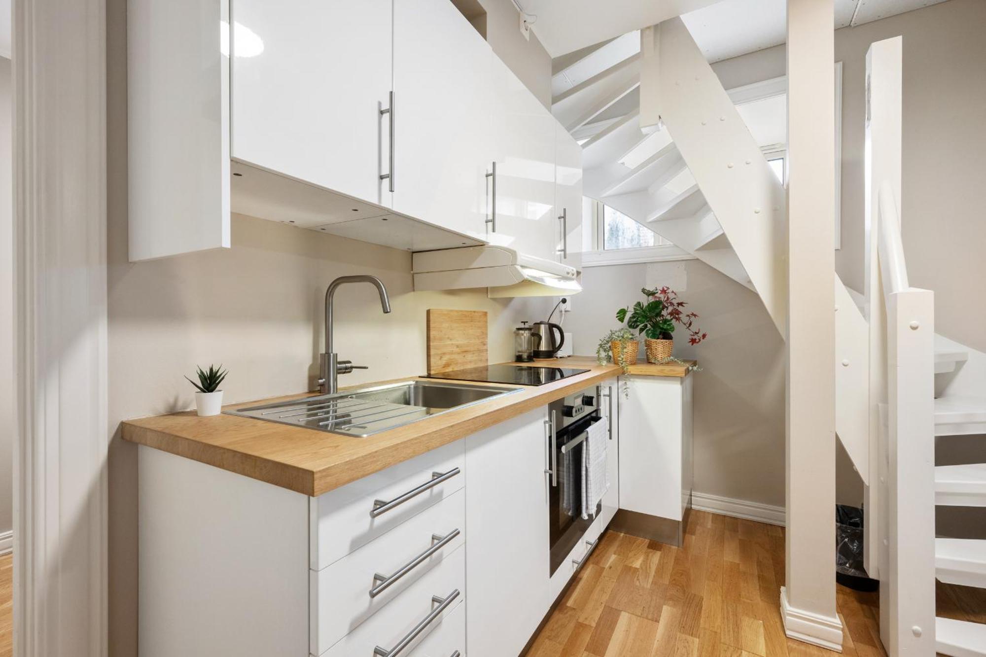 New! Modern City Apt: Central W/ Private Entrence Bergen