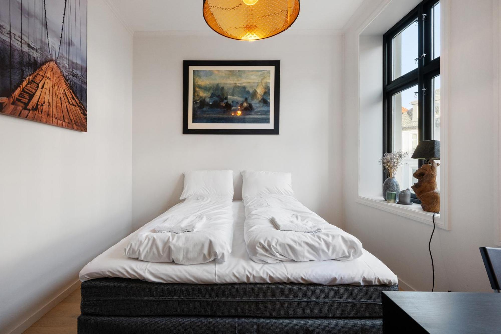 Modern 2nd-floor Luxury *