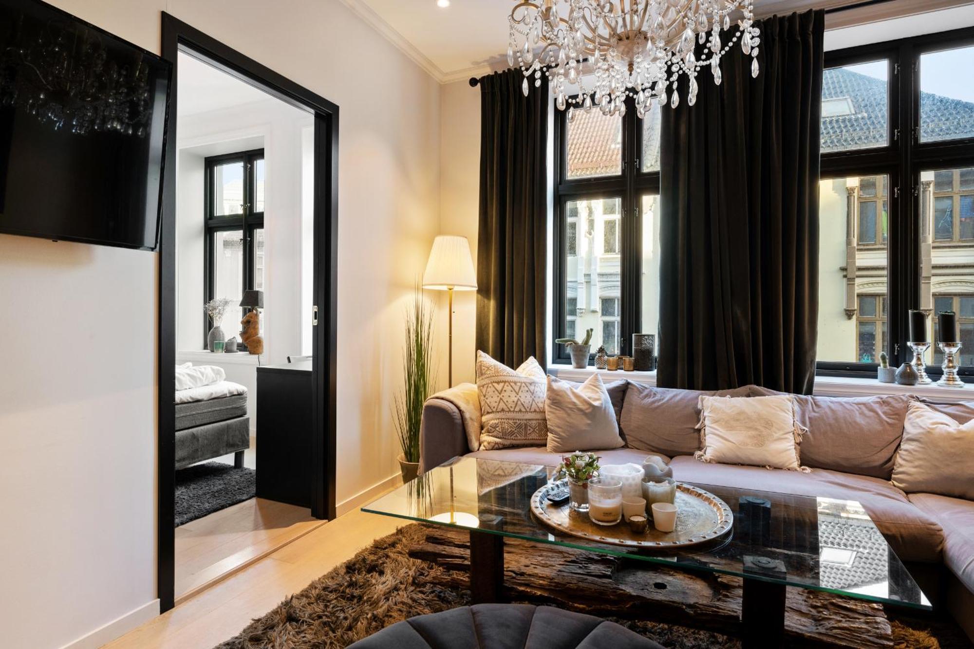 Modern 2nd-floor Luxury Apartment