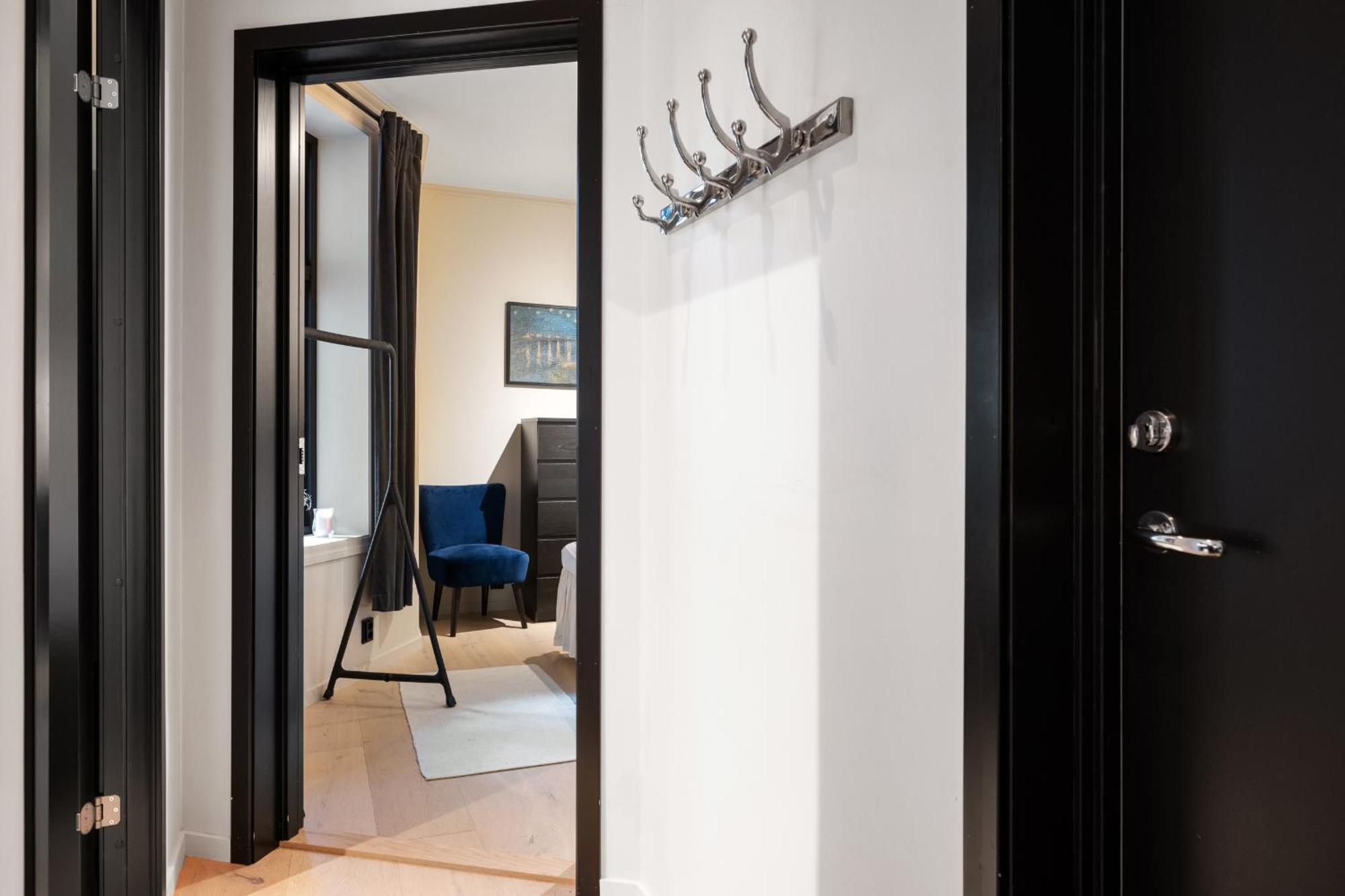 Modern 2nd-floor Luxury *