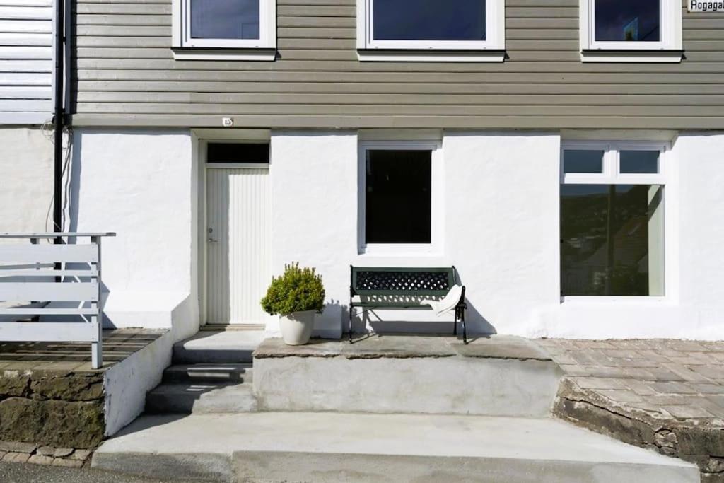Spacious And Beautiful In With Free Parking