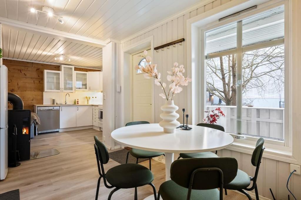 Central With Balcony, Self-check In & Private Entrance *