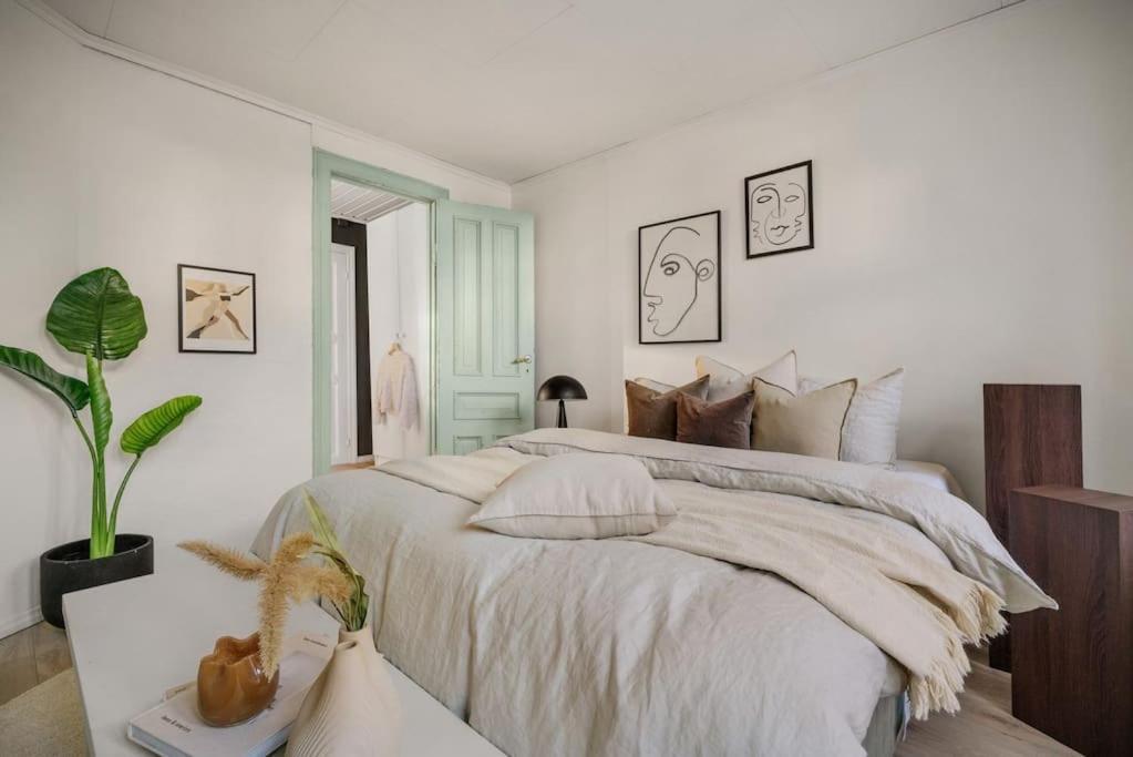 Apartment Central With Balcony, Self-check In & Private Entrance