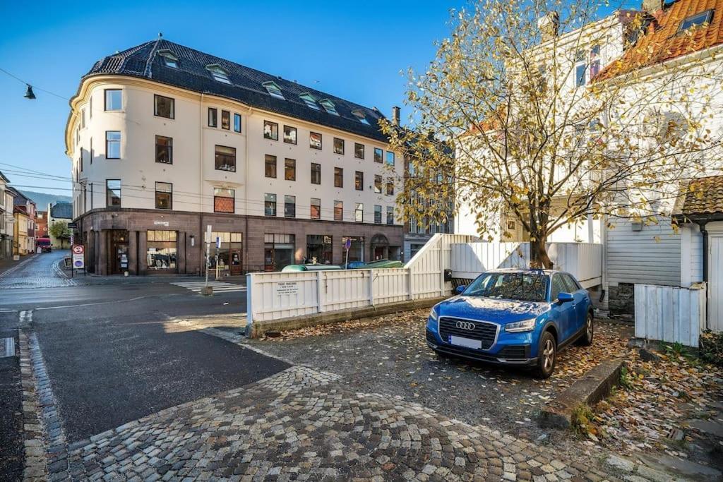 Central With Balcony, Self-check In & Private Entrance Bergen