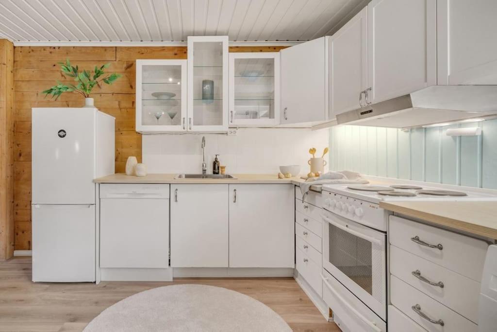 Central With Balcony, Self-check In & Private Entrance * Bergen