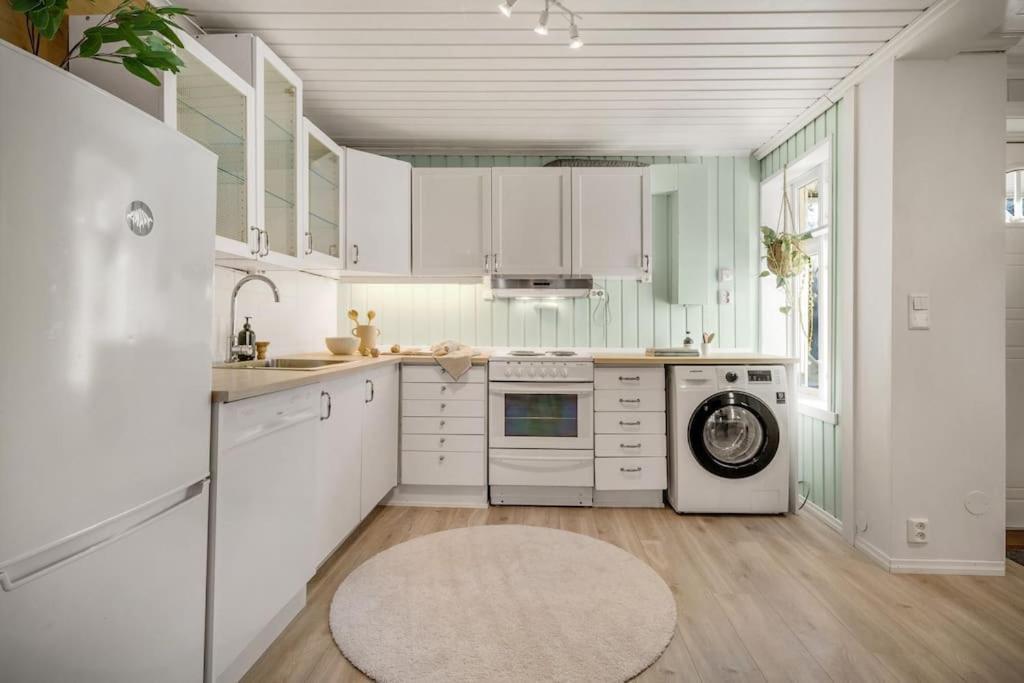 Apartment Central With Balcony, Self-check In & Private Entrance