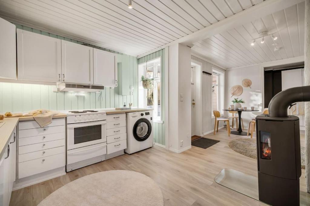 Apartment Central With Balcony, Self-check In & Private Entrance