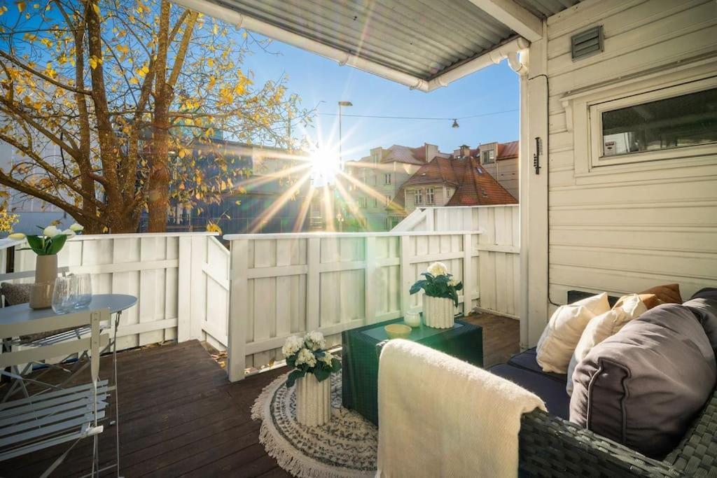 Central With Balcony, Self-check In & Private Entrance