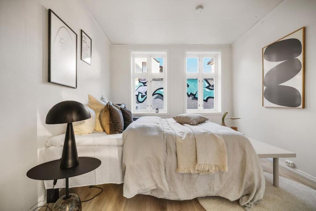Central With Balcony, Self-check In & Private Entrance Apartment